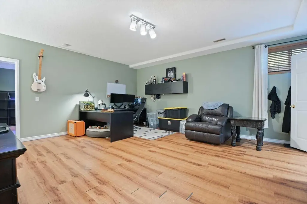 120 Mt Aberdeen Manor SE Calgary AB T2Z 3N8