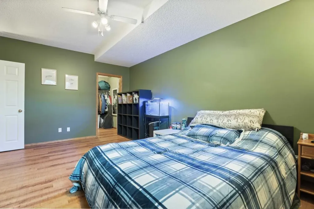 120 Mt Aberdeen Manor SE Calgary AB T2Z 3N8