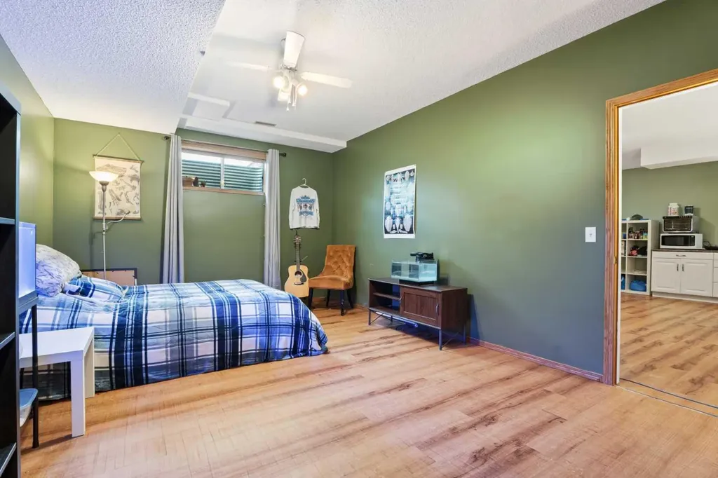 120 Mt Aberdeen Manor SE Calgary AB T2Z 3N8