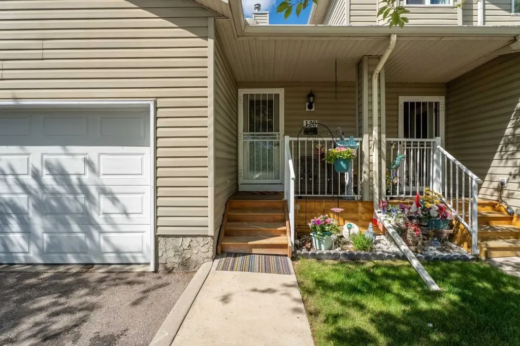 120 Mt Aberdeen Manor SE Calgary AB T2Z 3N8