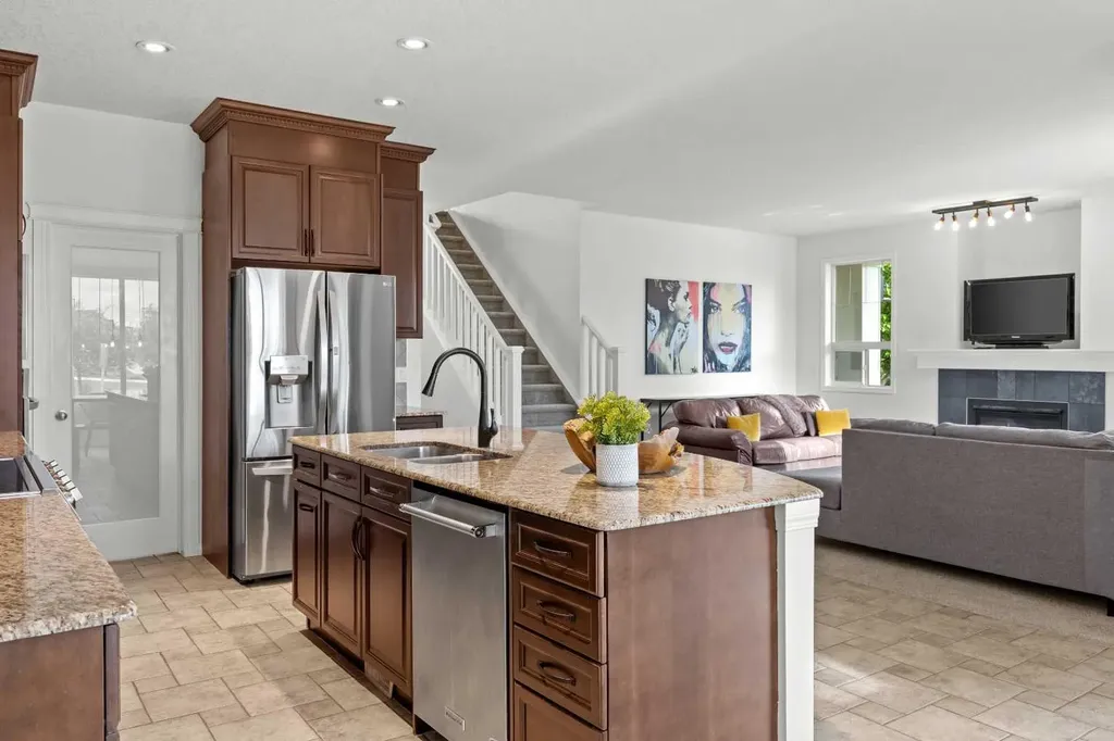 318 Coopers Drive SW Airdrie AB T4B0L8