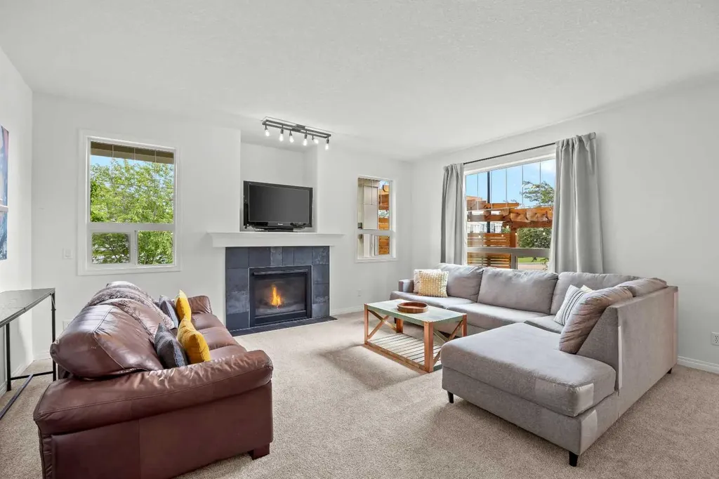 318 Coopers Drive SW Airdrie AB T4B0L8