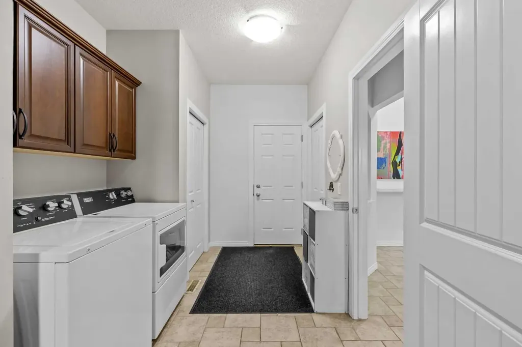 318 Coopers Drive SW Airdrie AB T4B0L8