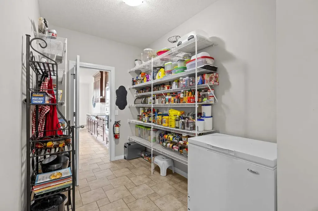 318 Coopers Drive SW Airdrie AB T4B0L8