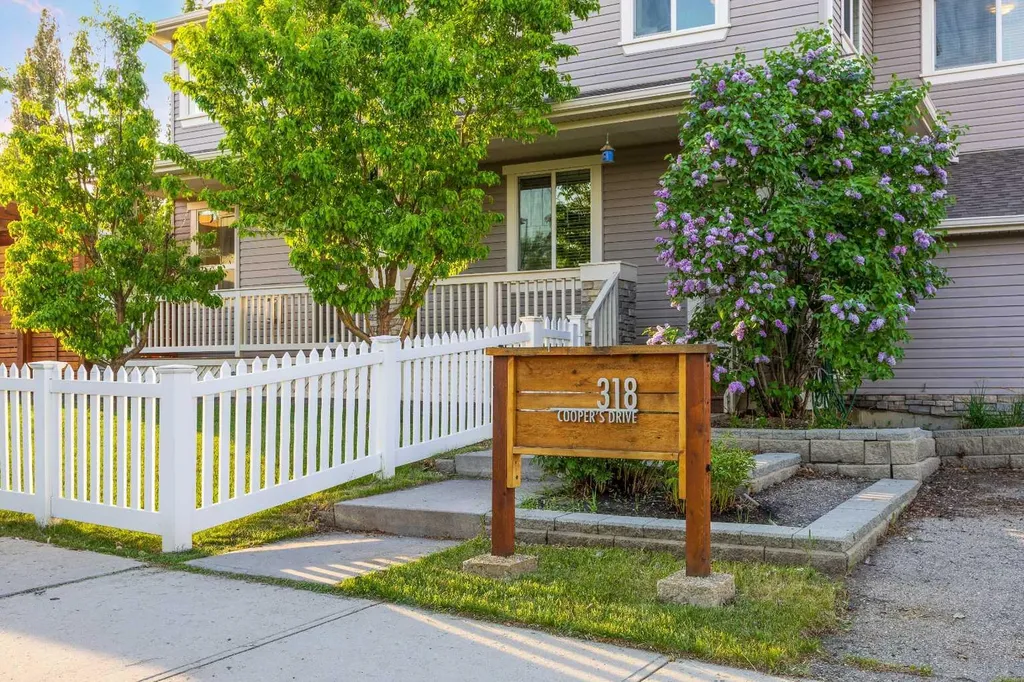318 Coopers Drive SW Airdrie AB T4B0L8