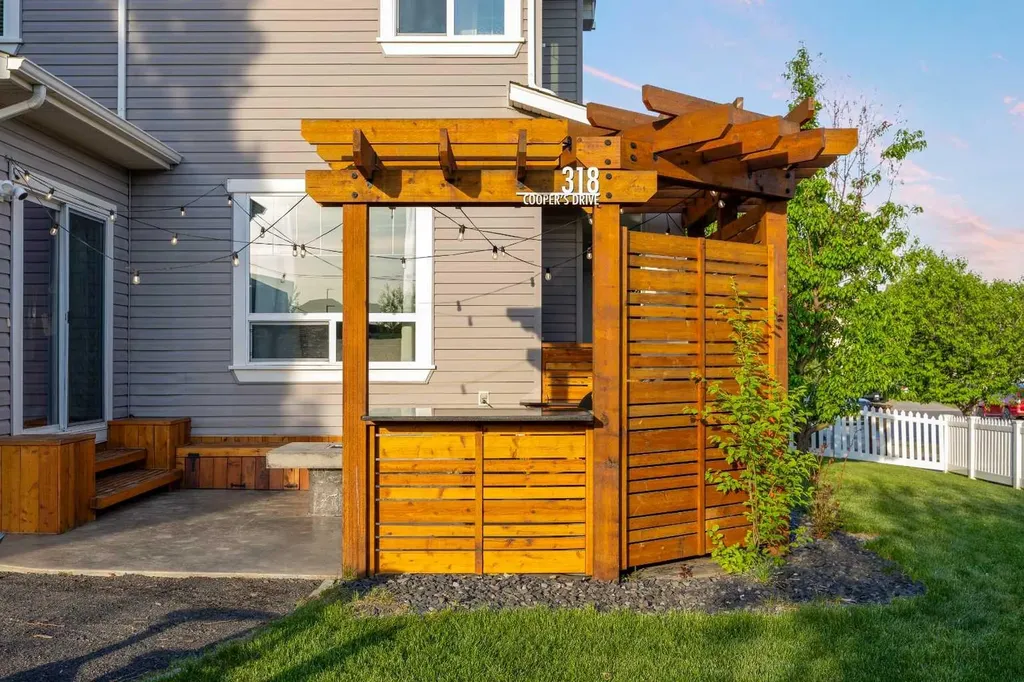318 Coopers Drive SW Airdrie AB T4B0L8