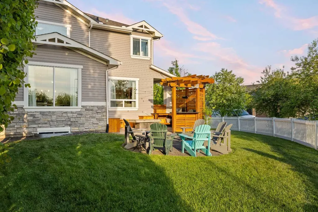 318 Coopers Drive SW Airdrie AB T4B0L8