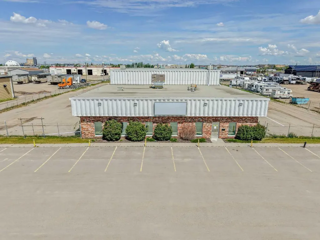10946 89 Avenue Grande Prairie AB T8V 4W4