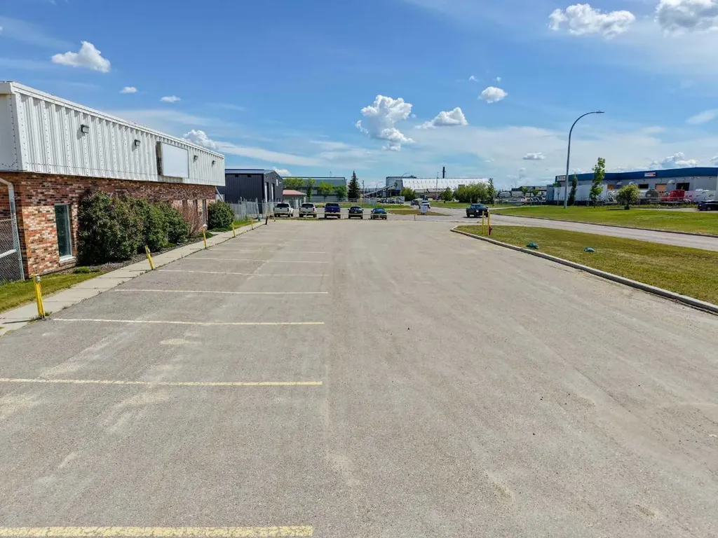 10946 89 Avenue Grande Prairie AB T8V 4W4