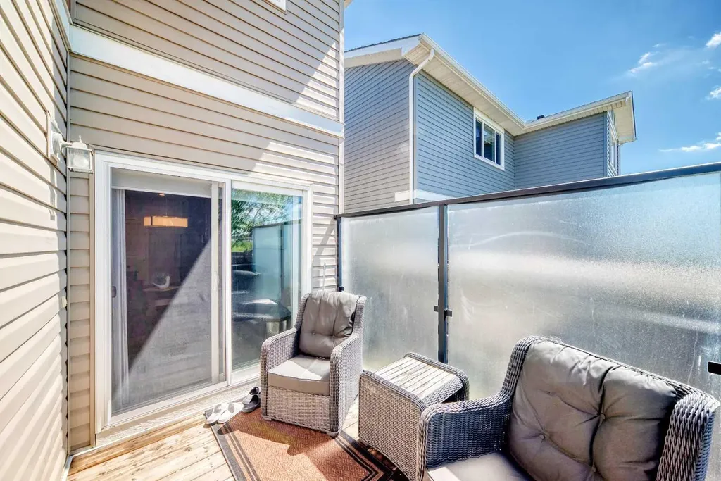 984 Seton Circle SE Calgary AB T3M 2V2