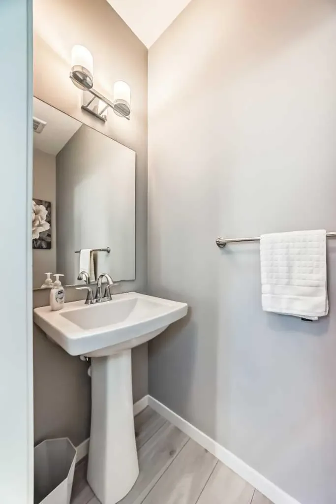 984 Seton Circle SE Calgary AB T3M 2V2