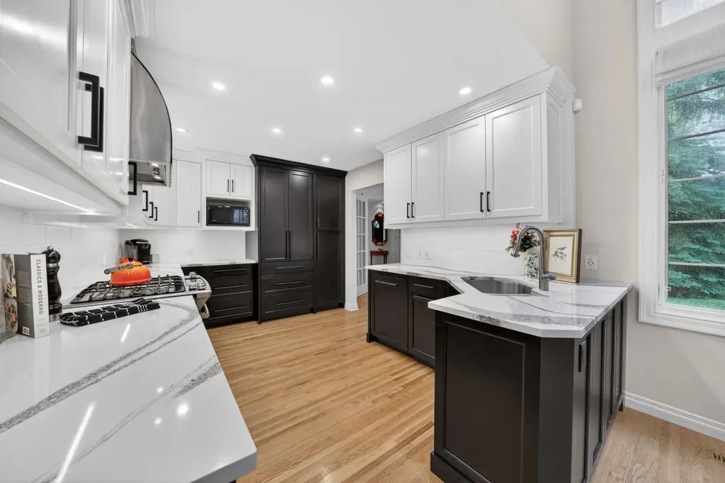 3124 Vercheres Street SW Calgary AB T2T 3R5