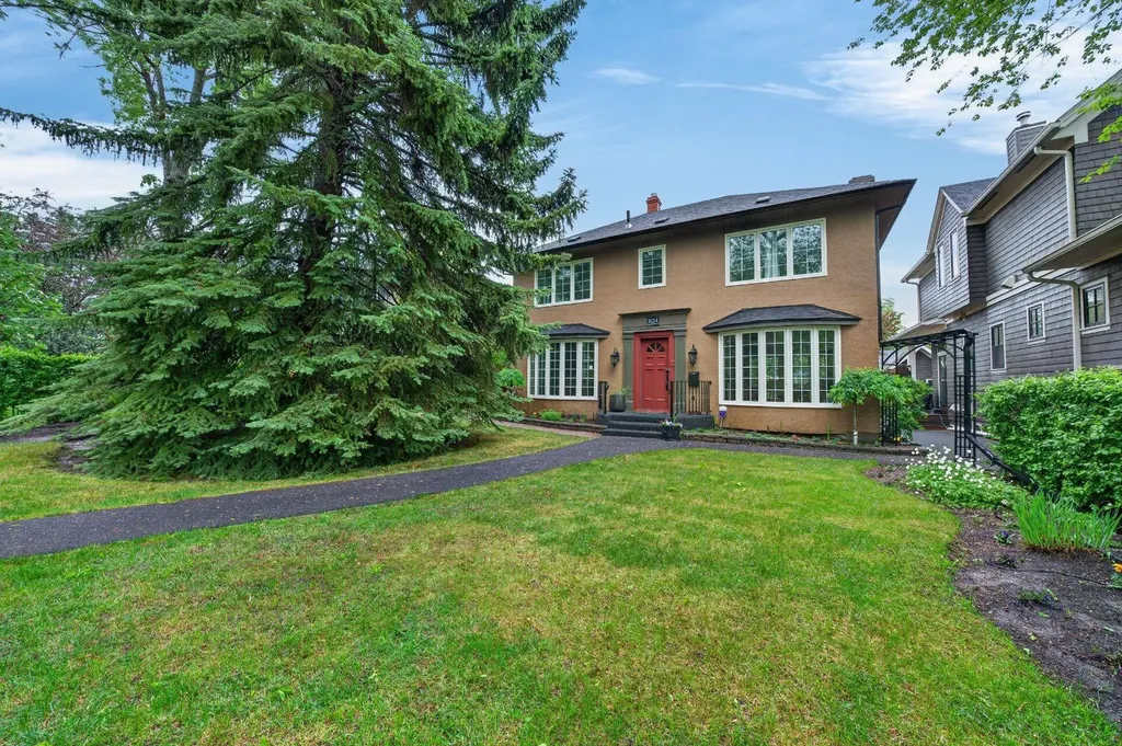 3124 Vercheres Street SW Calgary AB T2T 3R5
