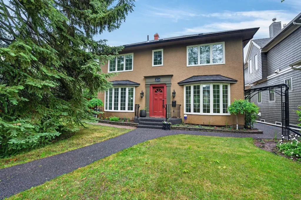 3124 Vercheres Street SW Calgary AB T2T 3R5