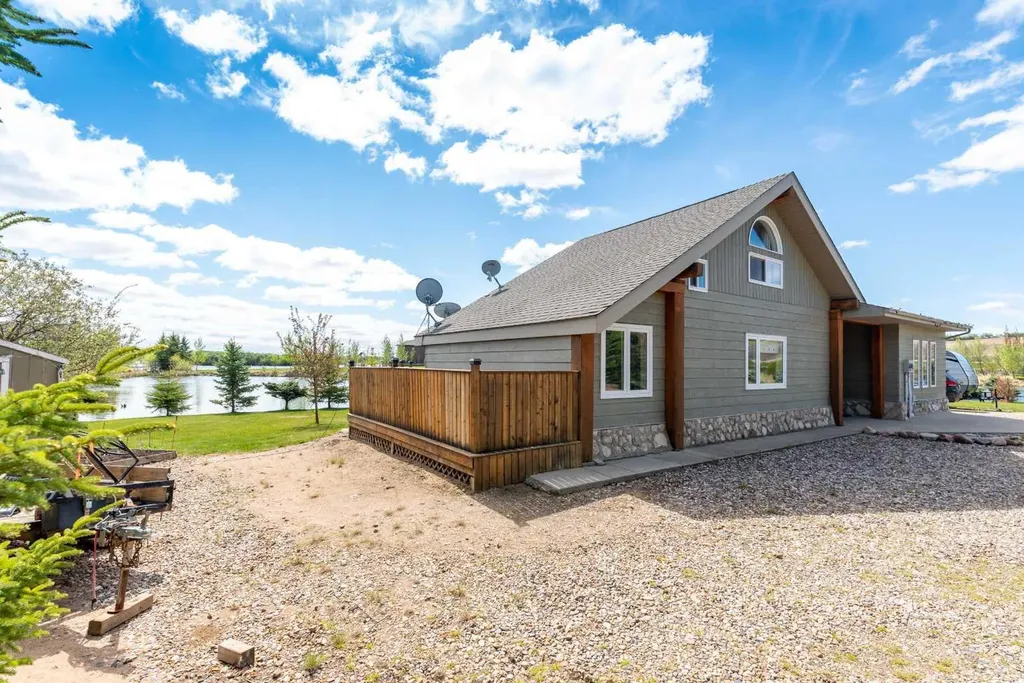 18 Sandpiper Estates Sandy Beach AB T9V 2S1