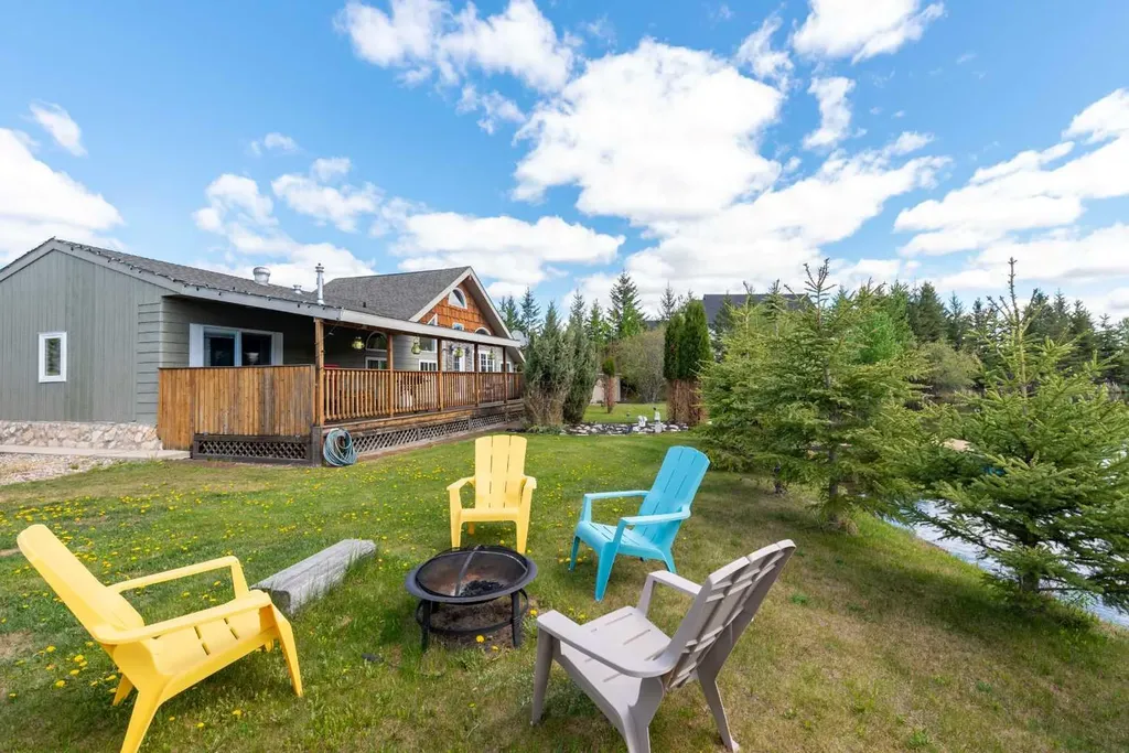 18 Sandpiper Estates Sandy Beach AB T9V 2S1