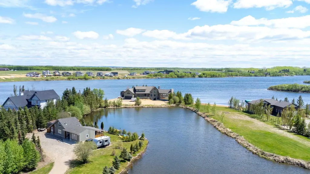 18 Sandpiper Estates Sandy Beach AB T9V 2S1