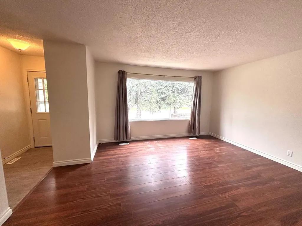 45A Kallbom Crescent Whitecourt AB T7S1E3