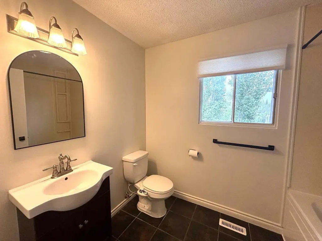 45A Kallbom Crescent Whitecourt AB T7S1E3