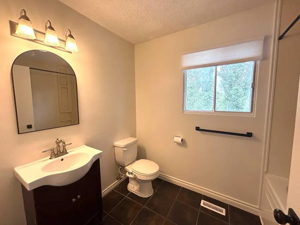 45A Kallbom Crescent Whitecourt AB T7S1E3