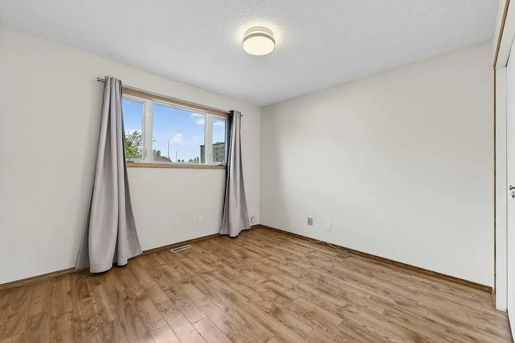 3304 Temple Way NE Calgary AB T1Y 3V6