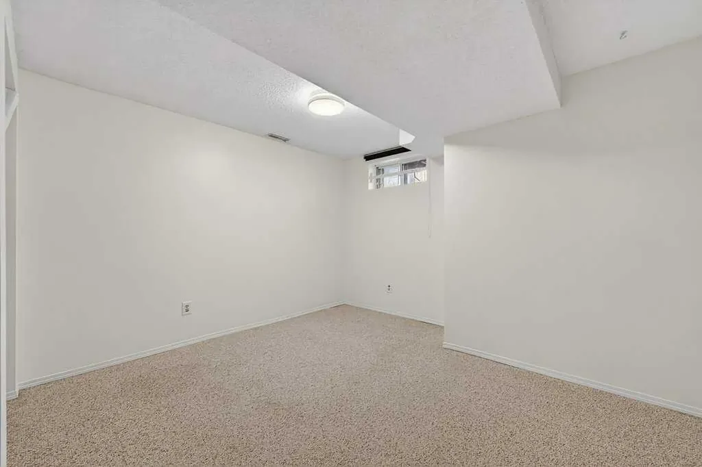 3304 Temple Way NE Calgary AB T1Y 3V6