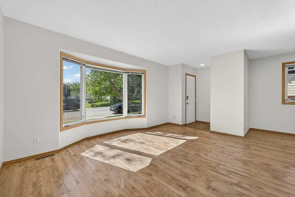 3304 Temple Way NE Calgary AB T1Y 3V6