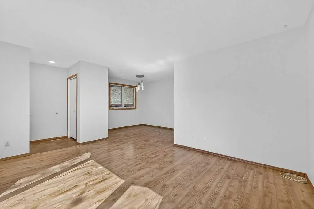 3304 Temple Way NE Calgary AB T1Y 3V6