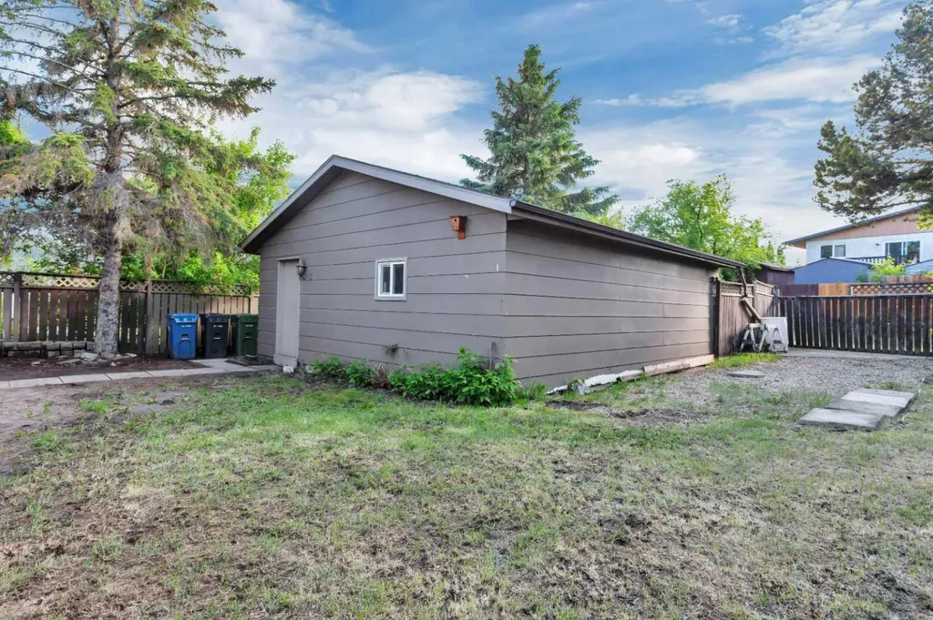 87 Norris Close Red Deer AB T4P 1R2