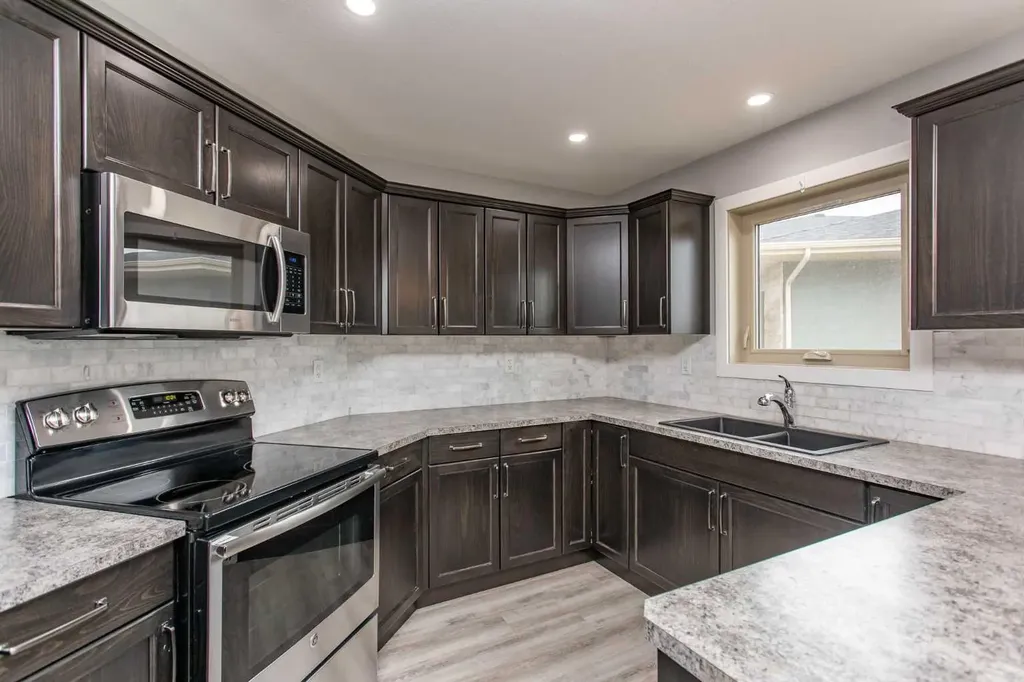 49 Sheep Close Lacombe AB T4L 0J1