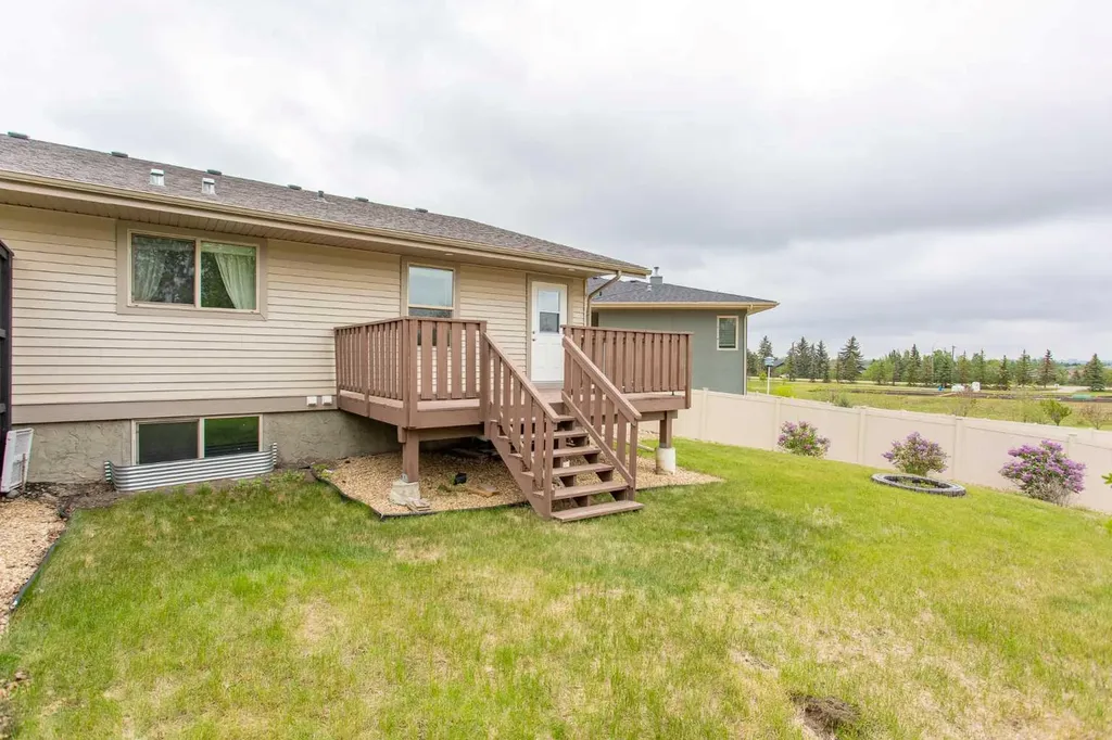 49 Sheep Close Lacombe AB T4L 0J1