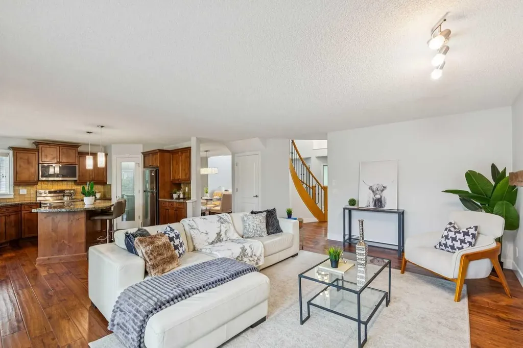 18 Tuscany Hills Crescent NW Calgary AB T3L 1Z8