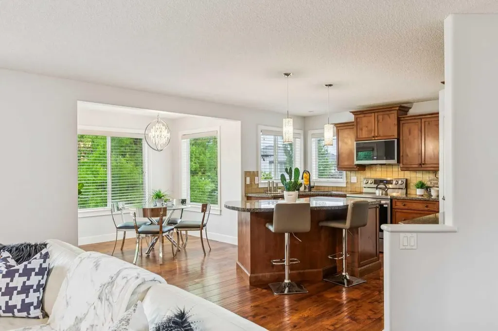 18 Tuscany Hills Crescent NW Calgary AB T3L 1Z8