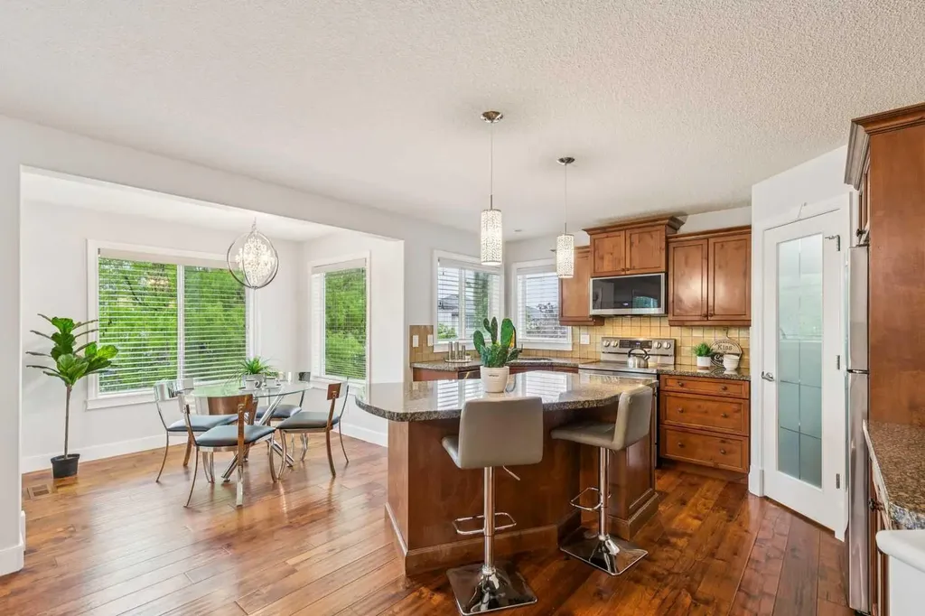 18 Tuscany Hills Crescent NW Calgary AB T3L 1Z8