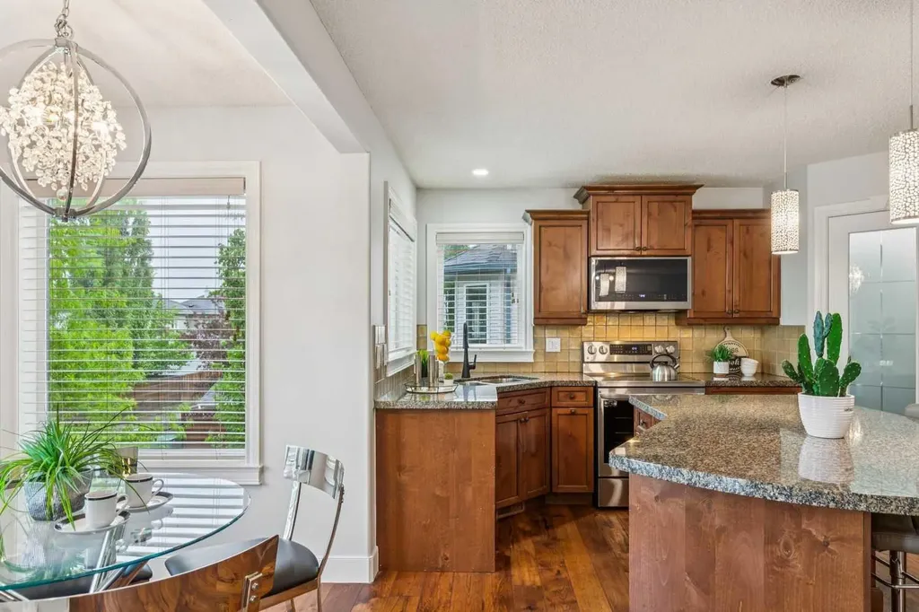 18 Tuscany Hills Crescent NW Calgary AB T3L 1Z8