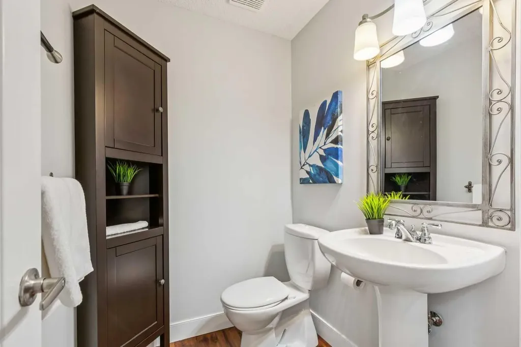 18 Tuscany Hills Crescent NW Calgary AB T3L 1Z8