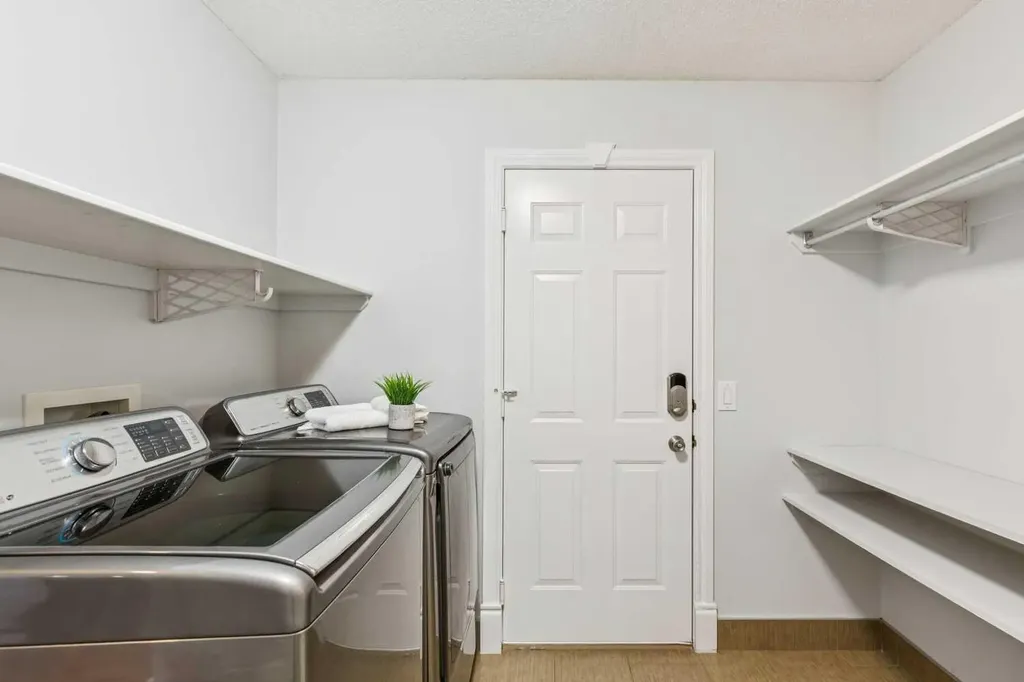 18 Tuscany Hills Crescent NW Calgary AB T3L 1Z8