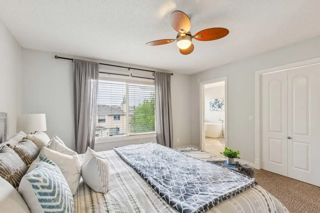 18 Tuscany Hills Crescent NW Calgary AB T3L 1Z8