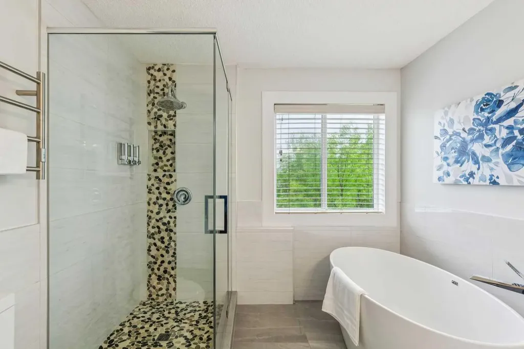 18 Tuscany Hills Crescent NW Calgary AB T3L 1Z8