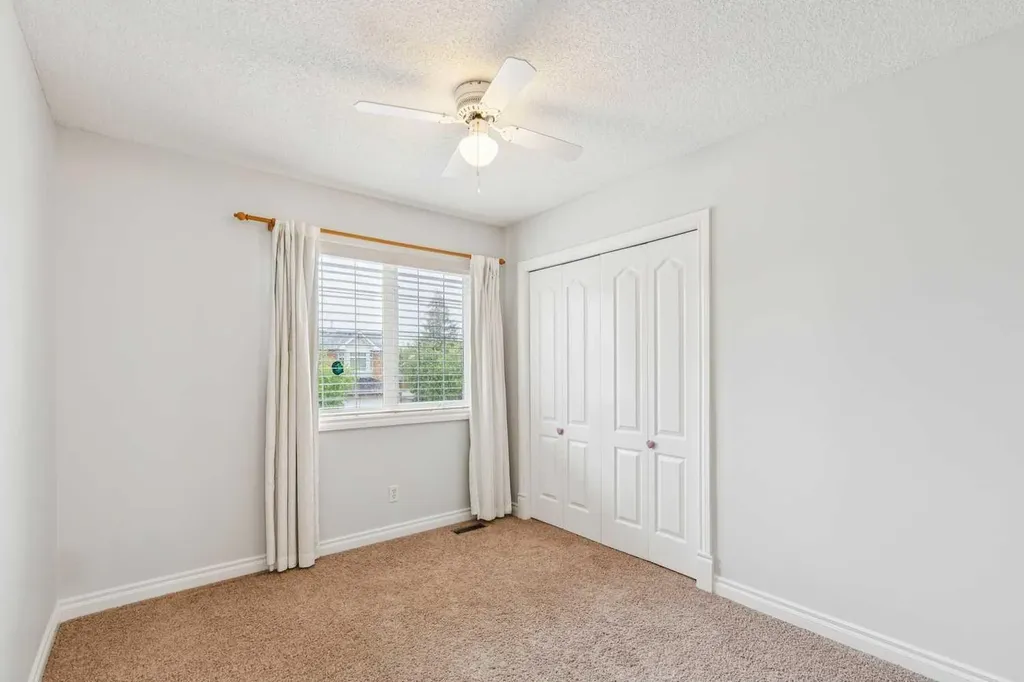 18 Tuscany Hills Crescent NW Calgary AB T3L 1Z8