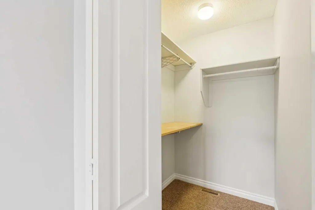 18 Tuscany Hills Crescent NW Calgary AB T3L 1Z8