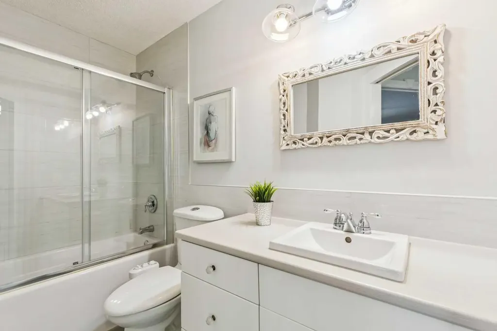 18 Tuscany Hills Crescent NW Calgary AB T3L 1Z8