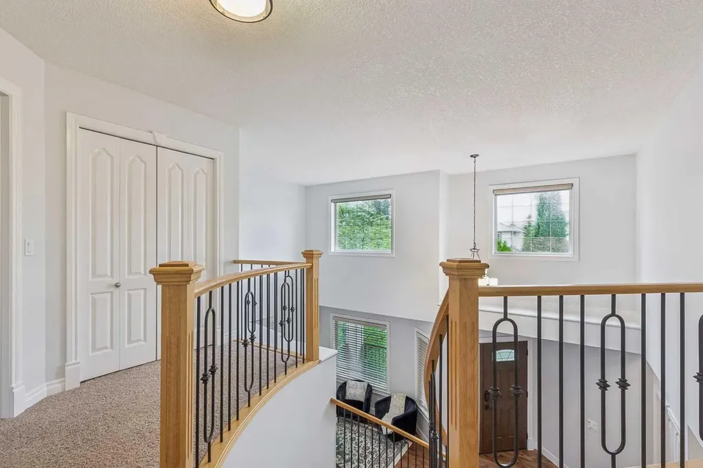18 Tuscany Hills Crescent NW Calgary AB T3L 1Z8