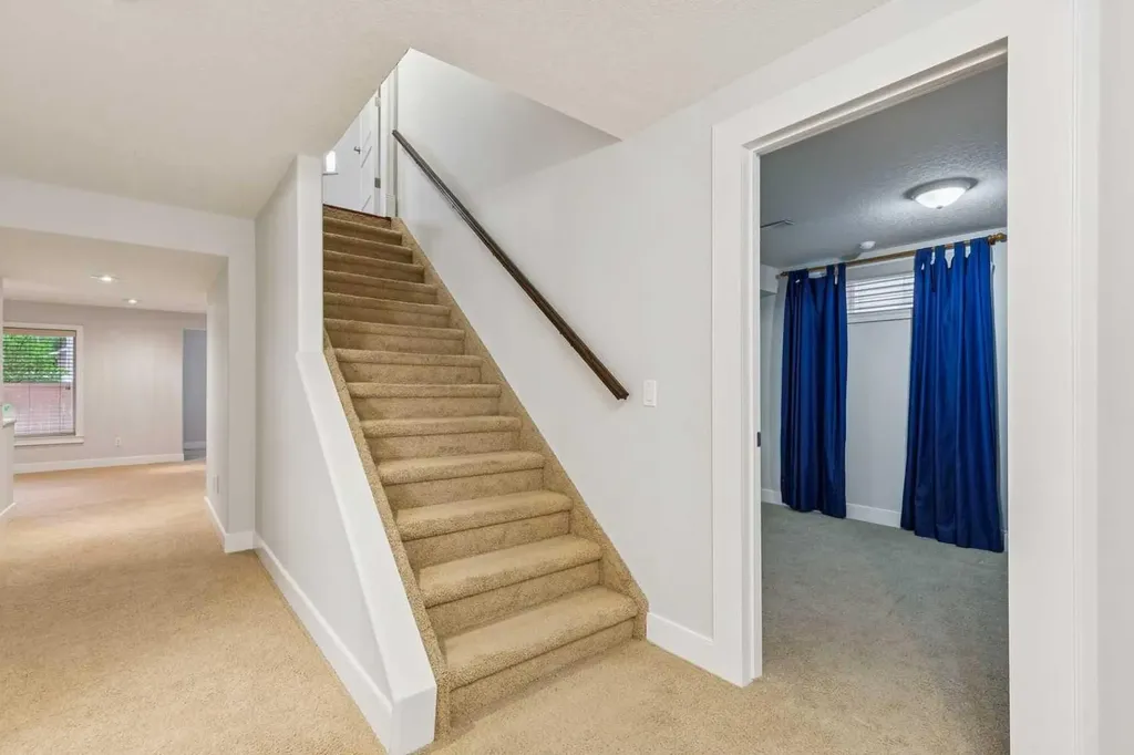 18 Tuscany Hills Crescent NW Calgary AB T3L 1Z8