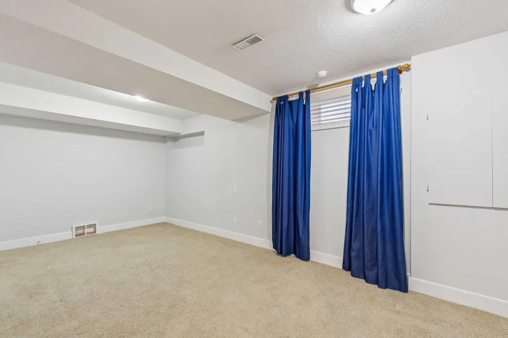 18 Tuscany Hills Crescent NW Calgary AB T3L 1Z8