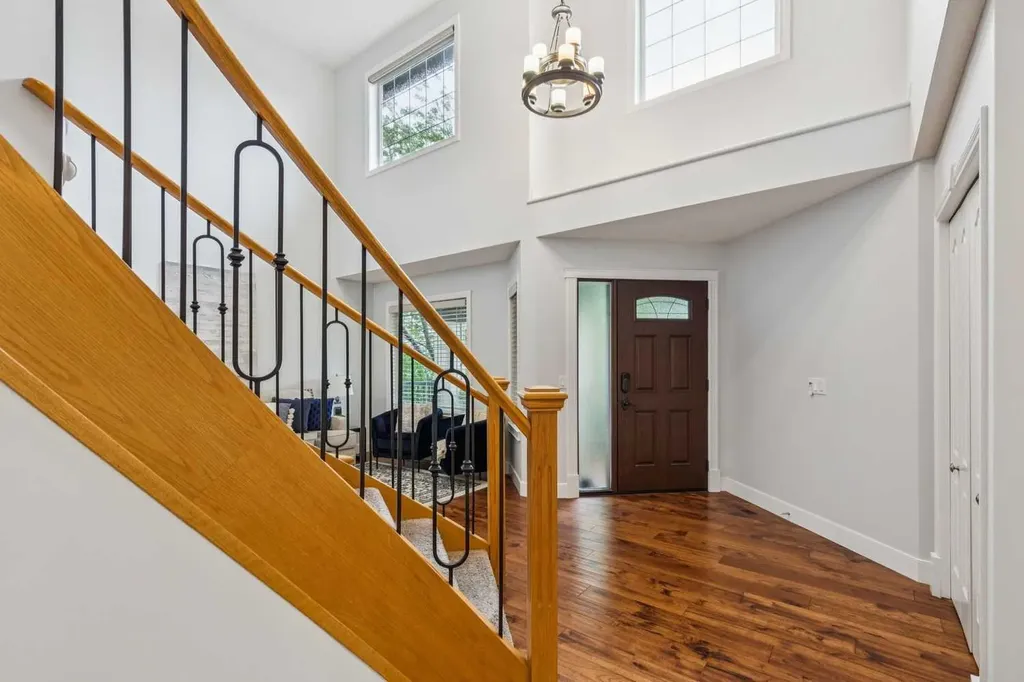 18 Tuscany Hills Crescent NW Calgary AB T3L 1Z8