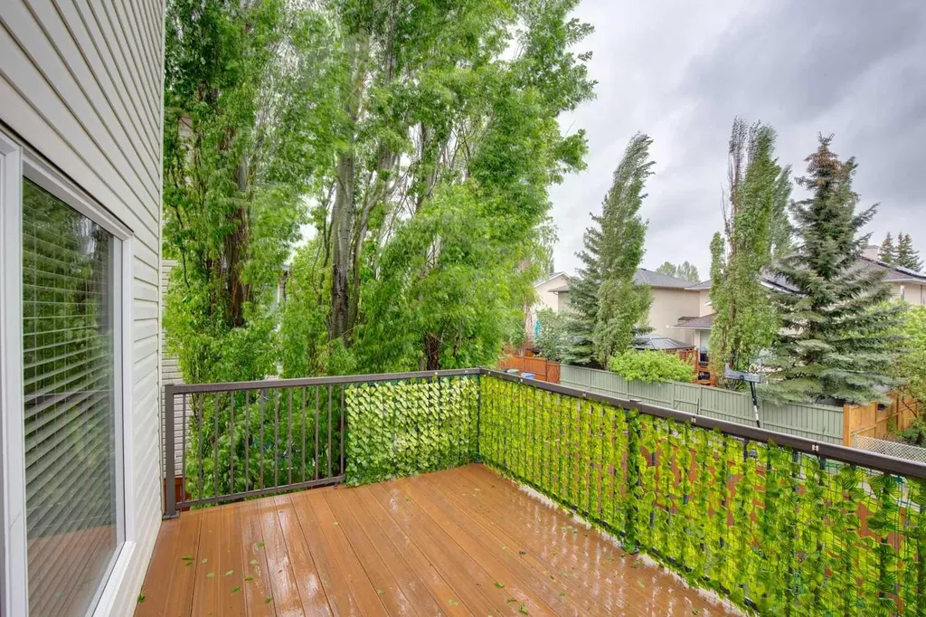 18 Tuscany Hills Crescent NW Calgary AB T3L 1Z8