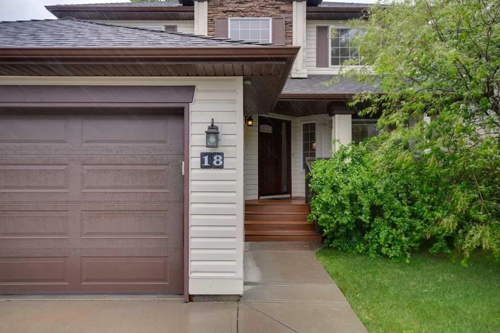 18 Tuscany Hills Crescent NW Calgary AB T3L 1Z8