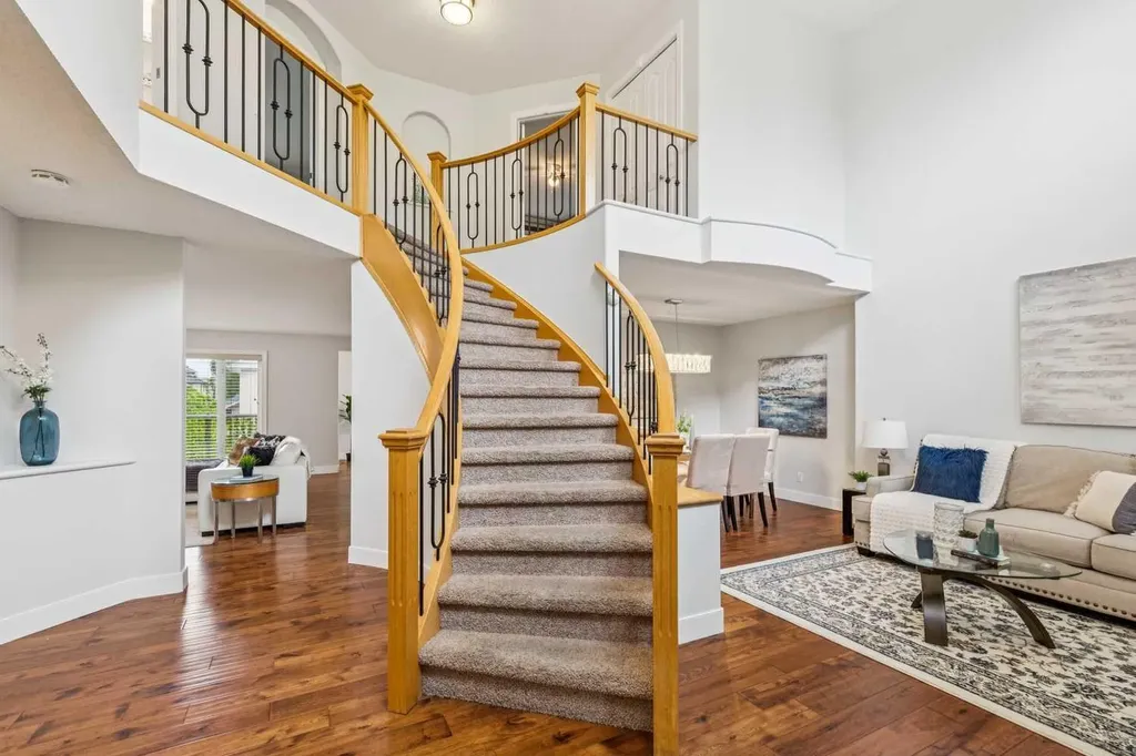 18 Tuscany Hills Crescent NW Calgary AB T3L 1Z8
