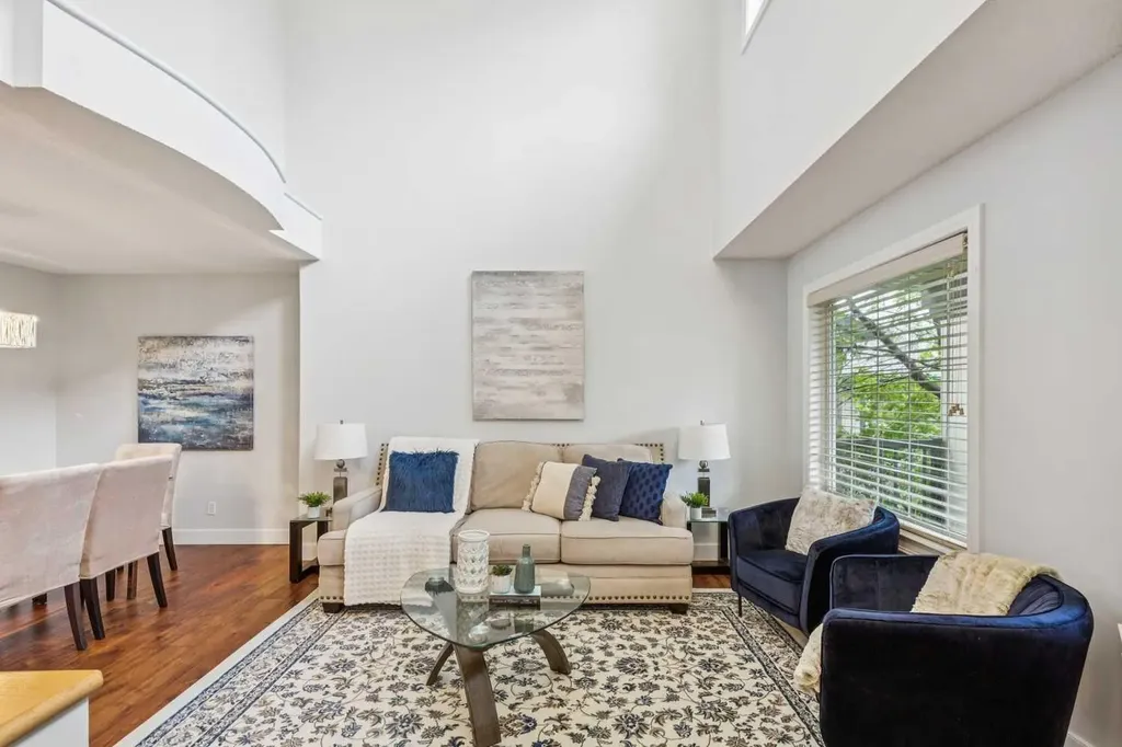 18 Tuscany Hills Crescent NW Calgary AB T3L 1Z8